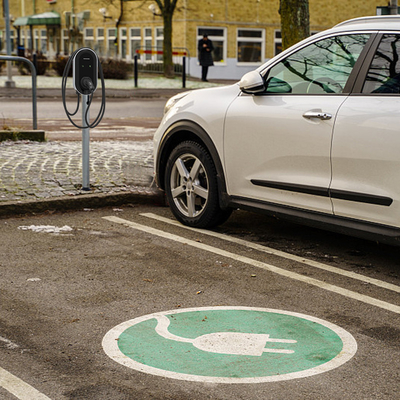 VW ID4 Elektrisch voertuig EV-laadstation niveau 2 met punt-tot-puntcommunicatie